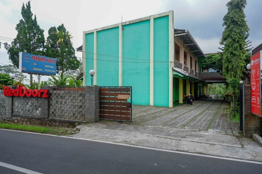RedDoorz near Lokawisata Baturaden