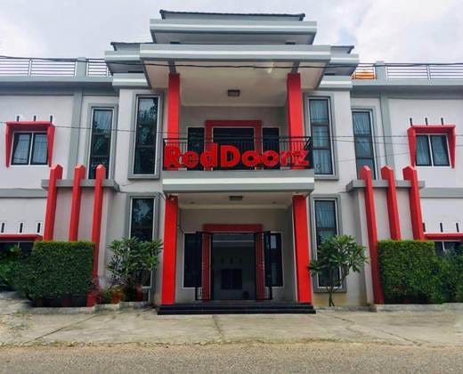 RedDoorz Syariah near Sultan Thaha Airport Jambi