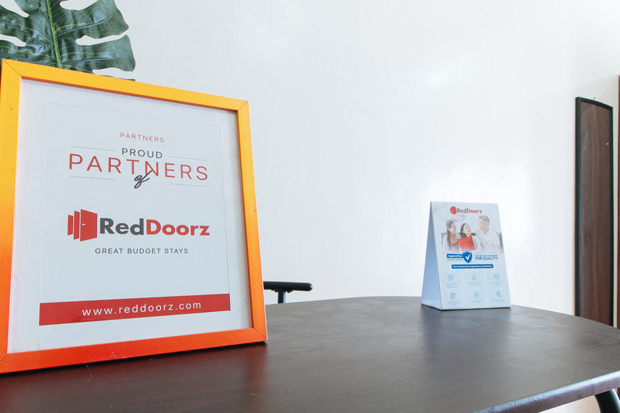 RedDoorz @ CAA Road Las Pinas