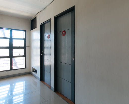RedDoorz @ CAA Road Las Pinas