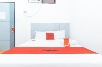 RedDoorz @ CAA Road Las Pinas