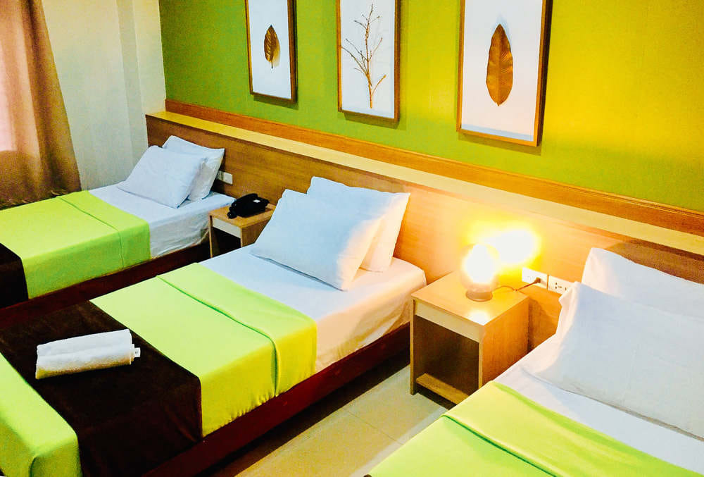 RedDoorz Triple Room