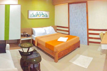 RedDoorz Plus @ ABC Landmark Hotel