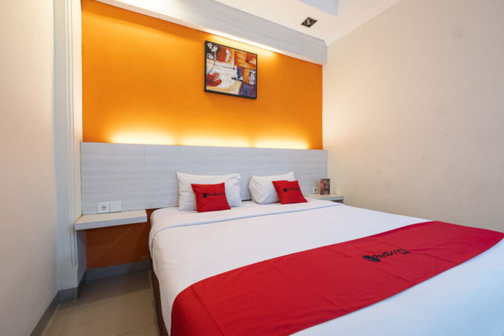 RedDoorz Deluxe Room