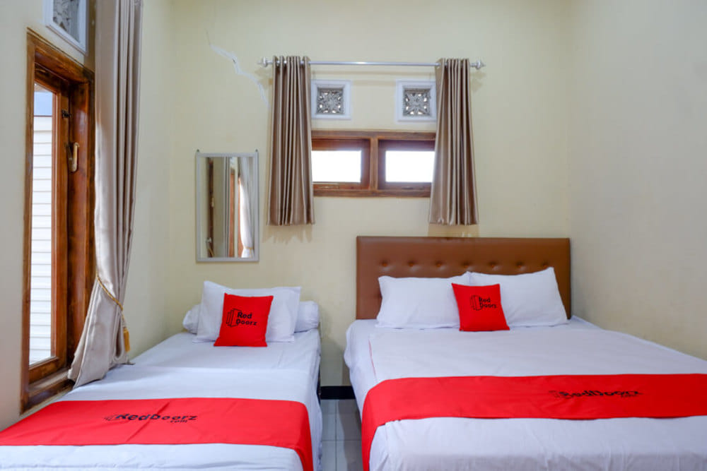 RedDoorz Family Room