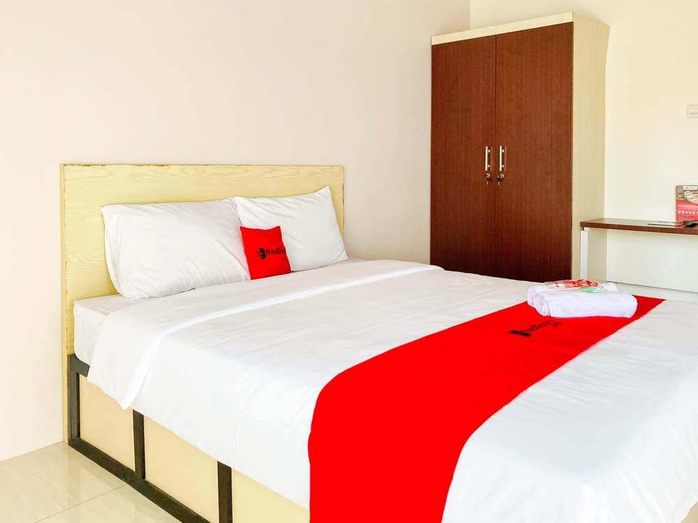 RedDoorz Room