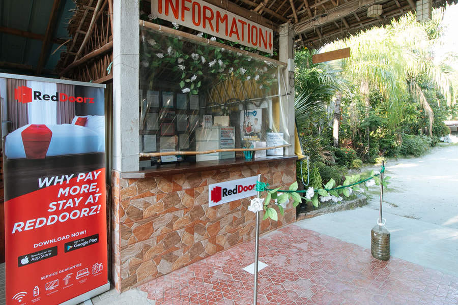 RedDoorz Hostel @ Megans Paradisio Beach Resort