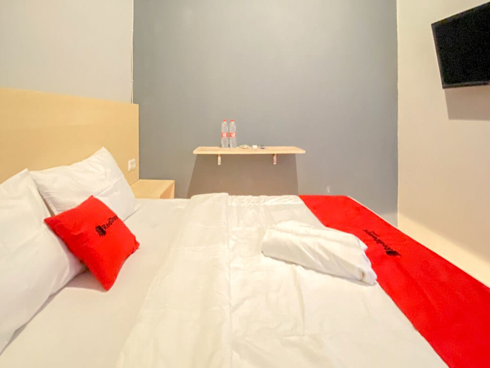 RedDoorz Room