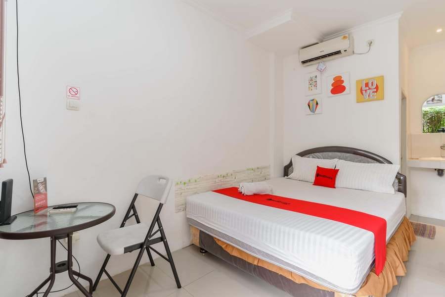 RedDoorz near RS Mitra Keluarga Depok