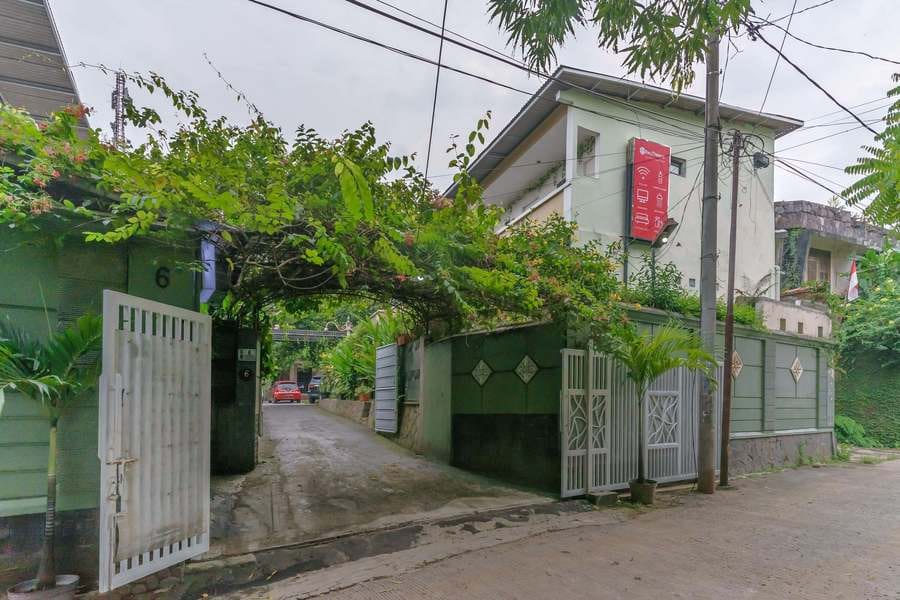 RedDoorz near RS Mitra Keluarga Depok