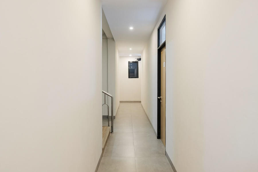 RedDoorz Plus near Taman Anggrek Mall