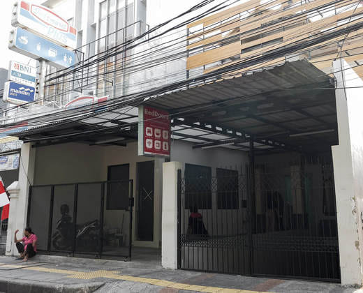RedDoorz Plus near Taman Anggrek Mall