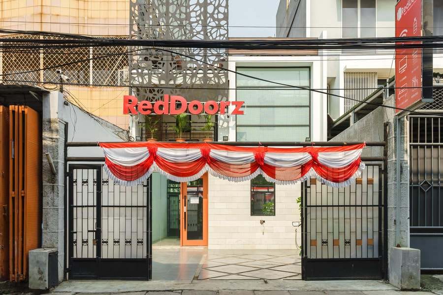 RedDoorz near Seasons City Mall 3