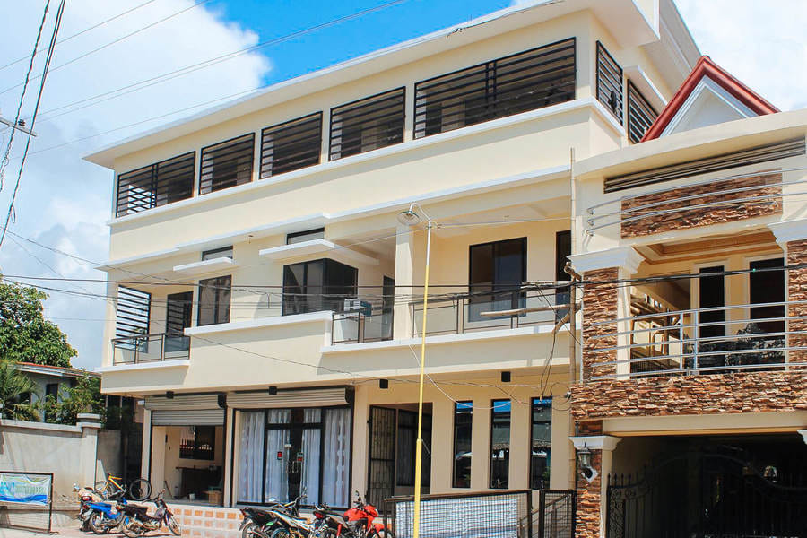 RedDoorz @ LS Suites Poblacion Culasi Antique