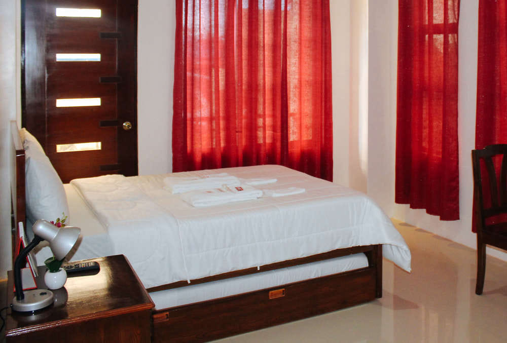 RedDoorz Superior Room