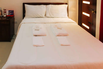 RedDoorz @ LS Suites Poblacion Culasi Antique