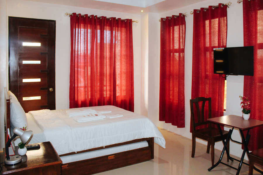 RedDoorz @ LS Suites Poblacion Culasi Antique
