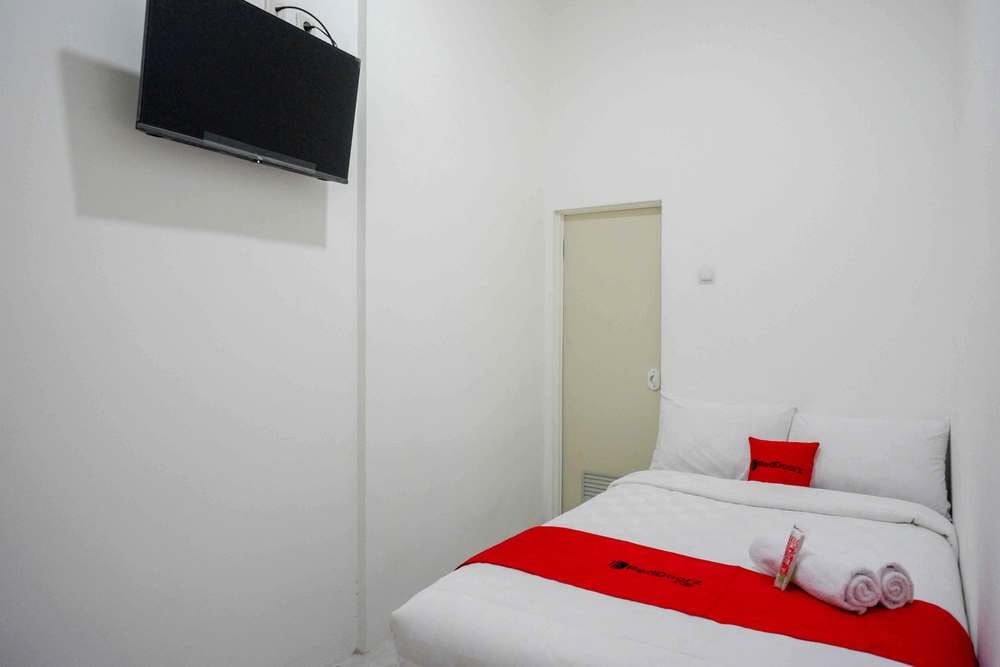 RedDoorz Single Room