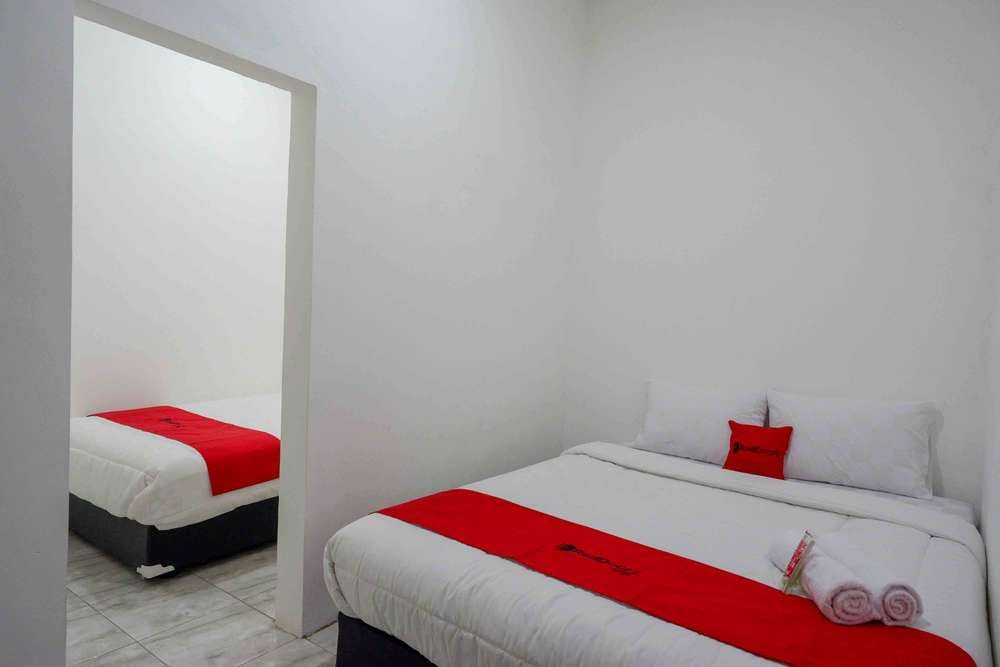 RedDoorz Family Room