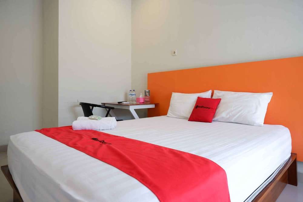 RedDoorz Room