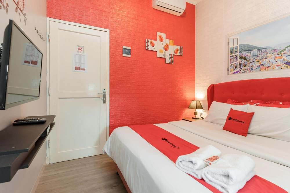 RedDoorz Room