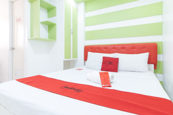 RedDoorz @ DBuilders Rooms Lower Bicutan