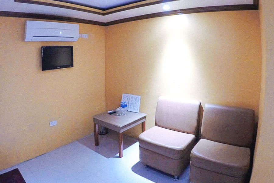 RedDoorz Plus @ Taj Hotel Tuguegarao