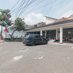 RedDoorz Syariah near BTC Fashion Mall