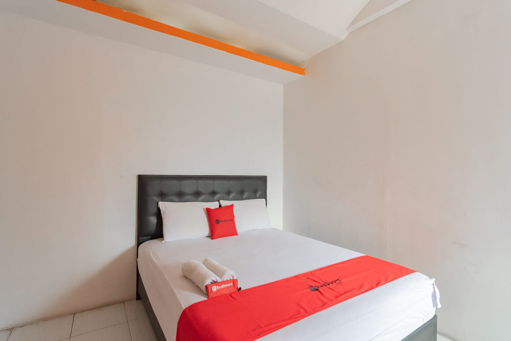 RedDoorz Room