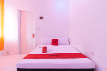 RedDoorz @ Jolly Orange Paranaque