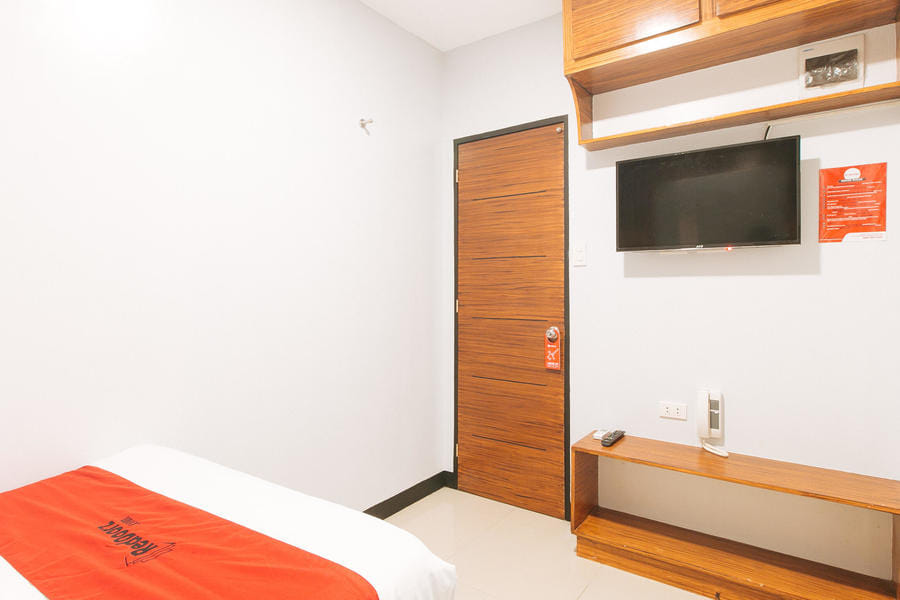 RedDoorz near Quiapo Church Manila