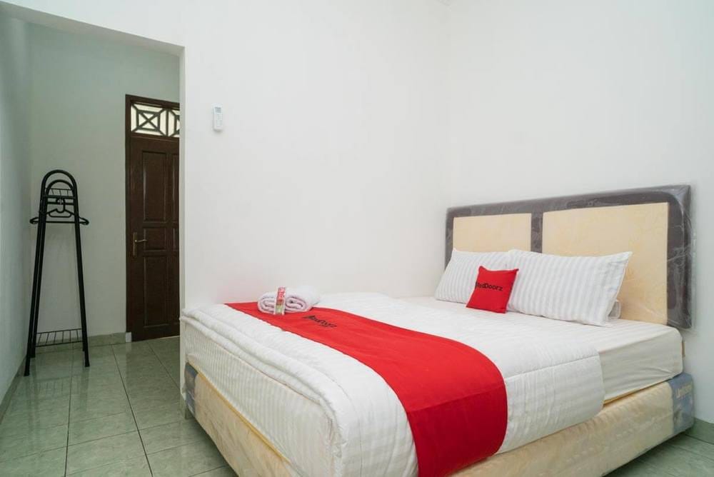 RedDoorz Room