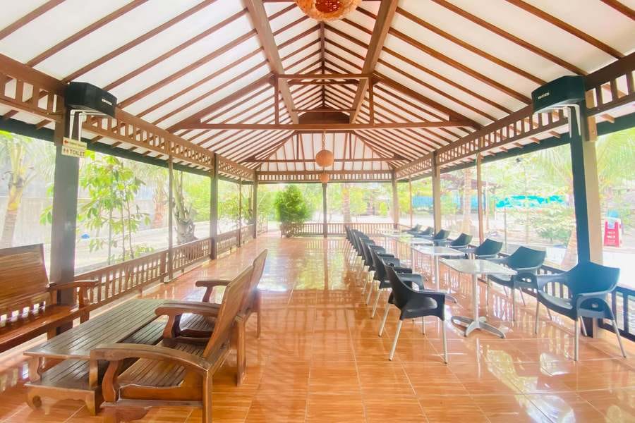 Hotel dan Gazebo Syariah Pinggir Kali Prigen RedPartner