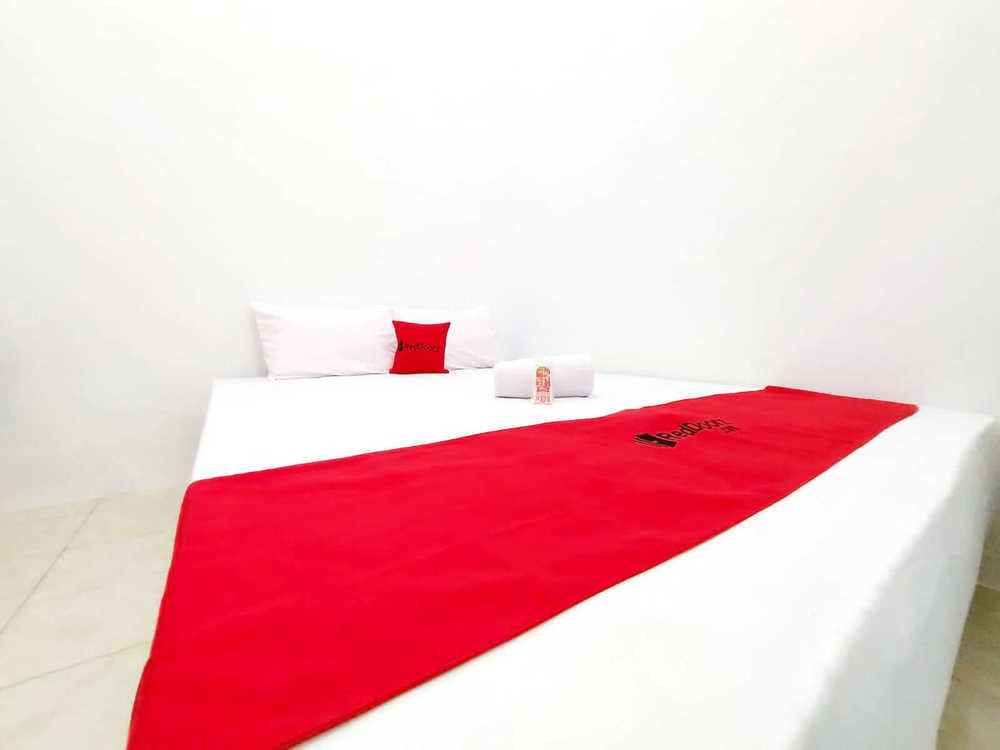 RedDoorz Room