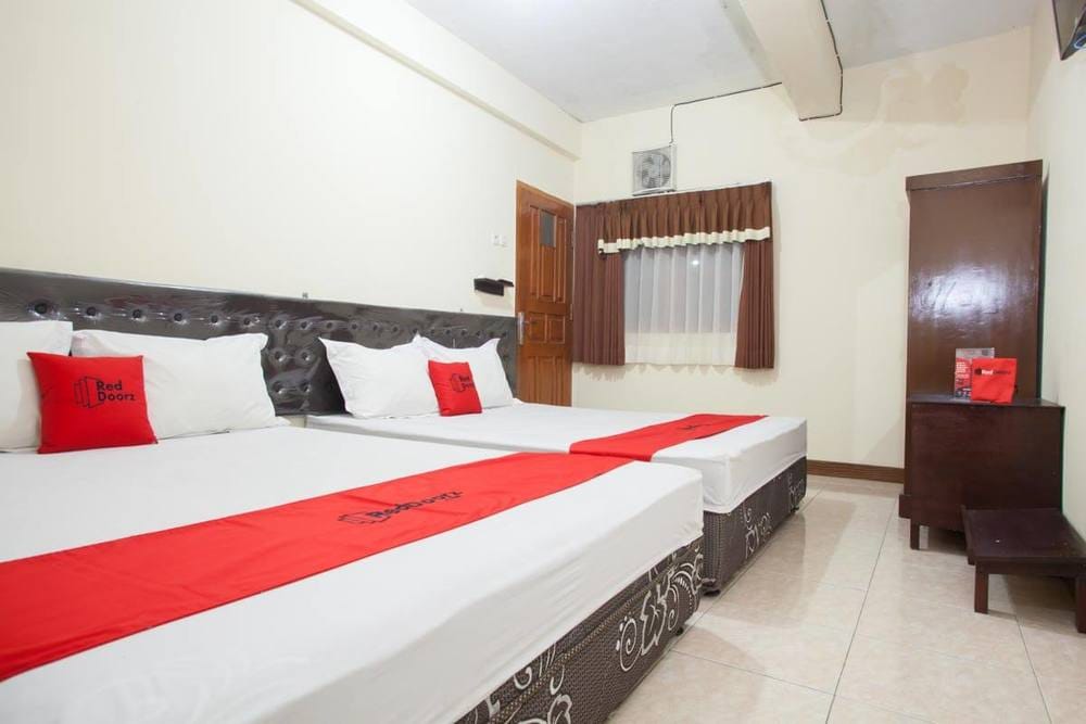 RedDoorz Triple Room
