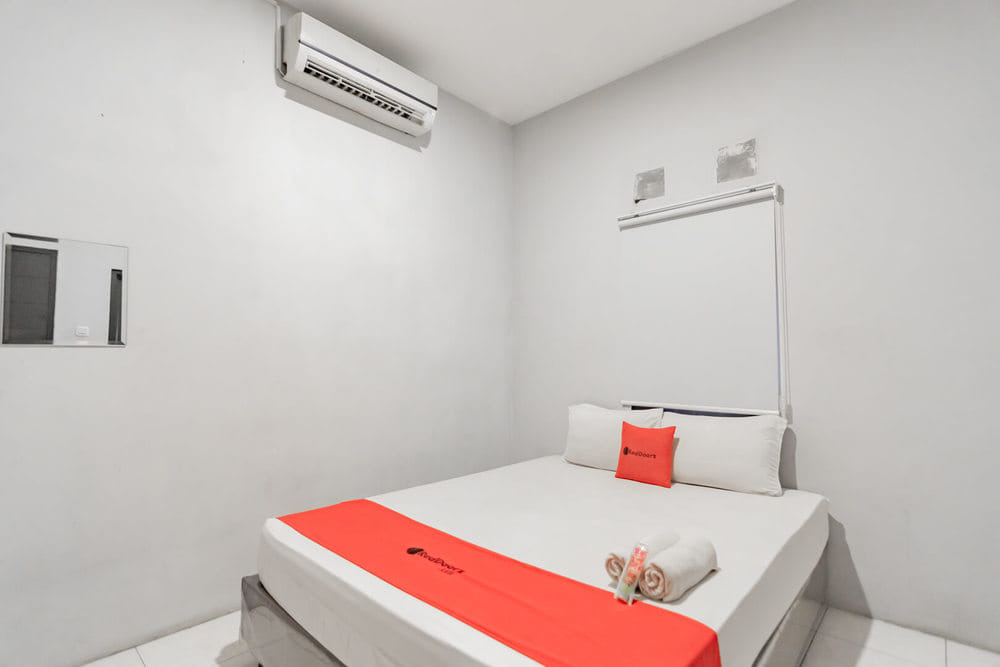 RedDoorz Room