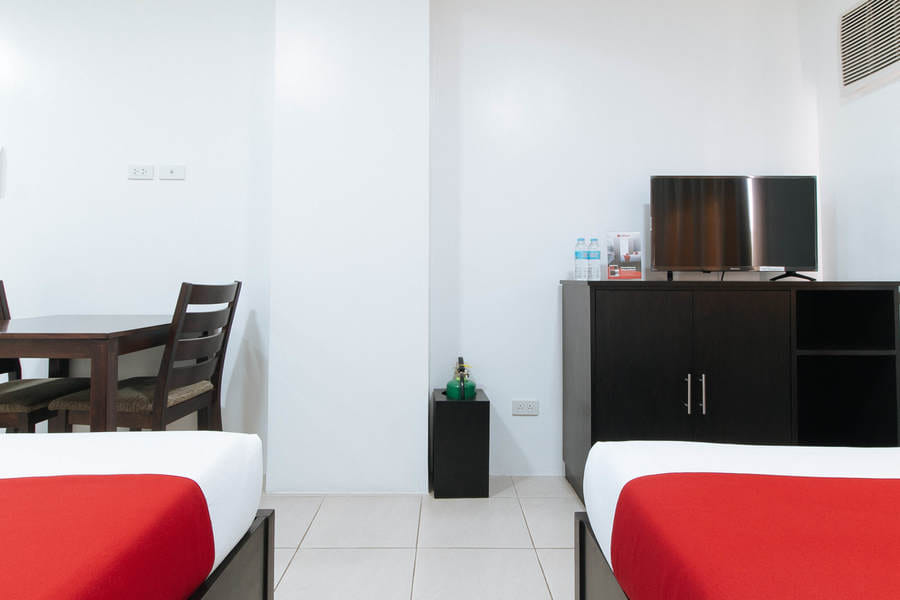 RedDoorz @ Greenview Hotel and Restobar Masbate