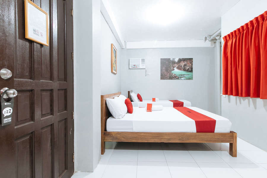 RedDoorz @ Greenview Hotel and Restobar Masbate