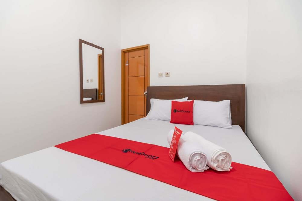 RedDoorz Room