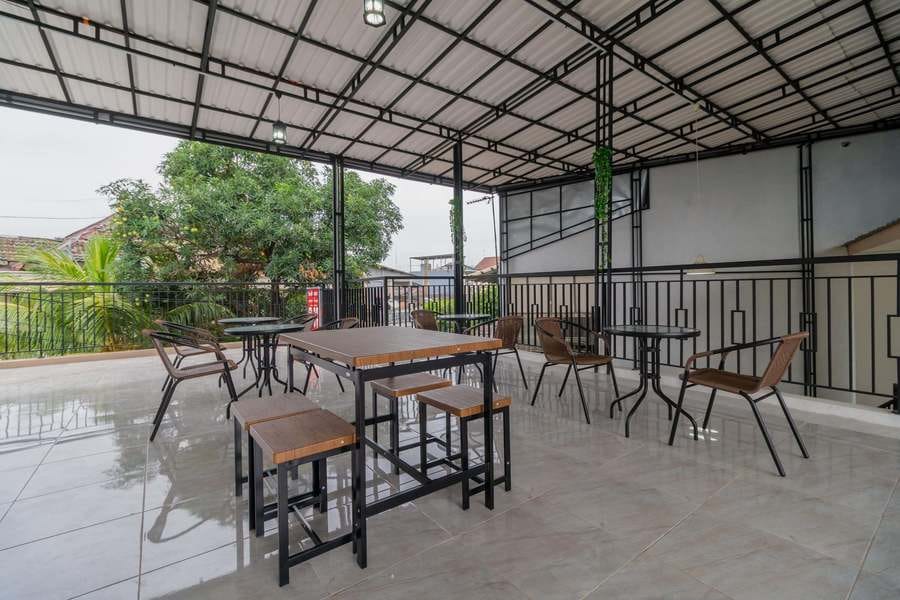 RedDoorz Syariah near Summarecon Mall Bekasi