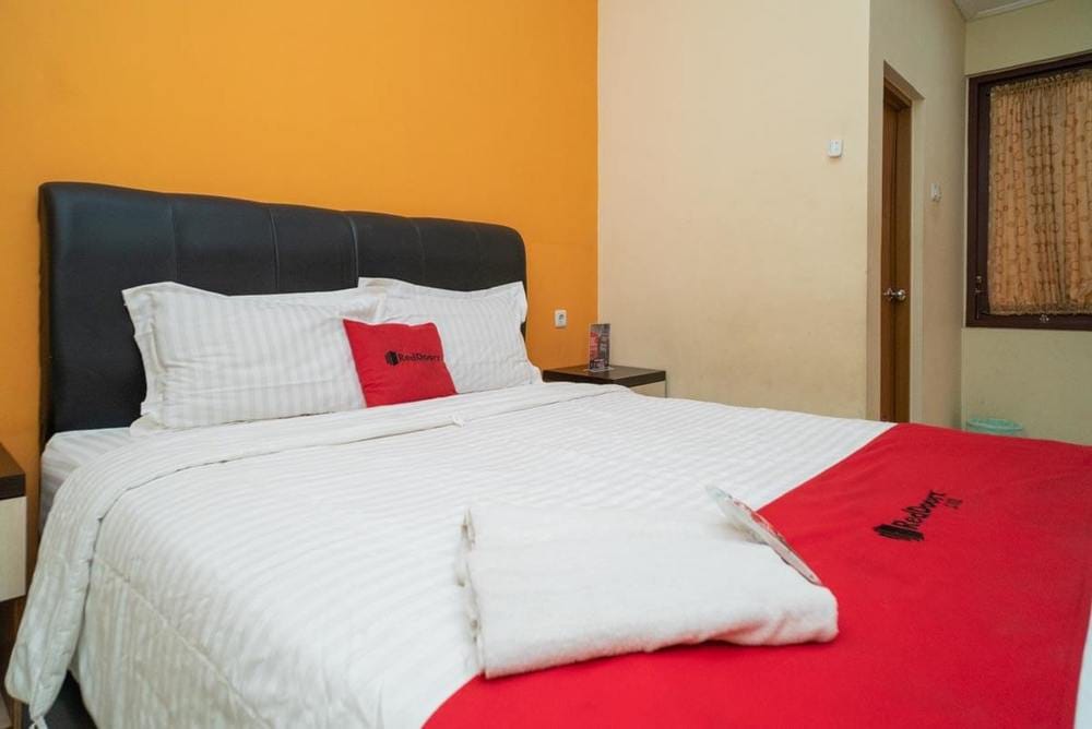 RedDoorz Room
