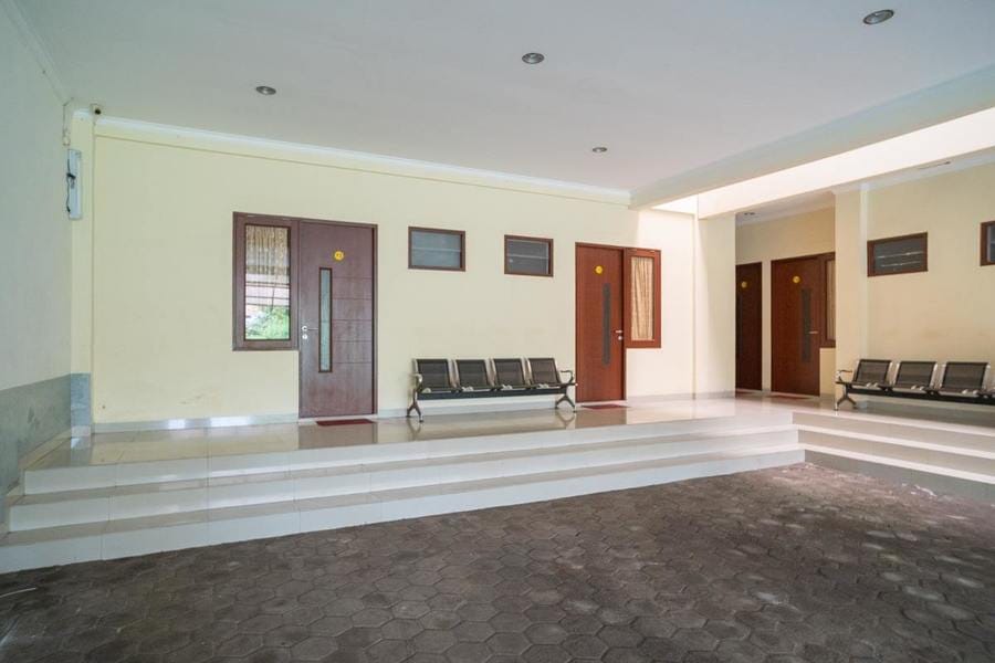 RedDoorz Plus Syariah near Cirebon Super Block Mall 2