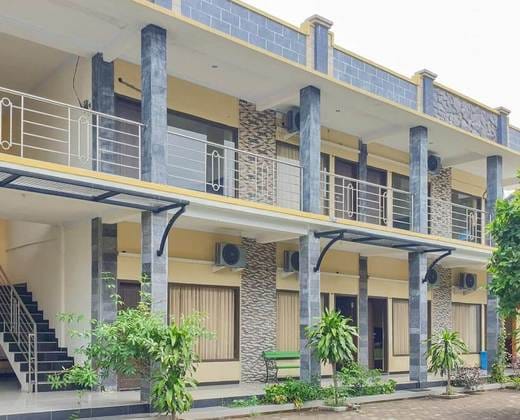 Bromo 22 Homestay Syariah near Terminal Bayuangga Probolinggo