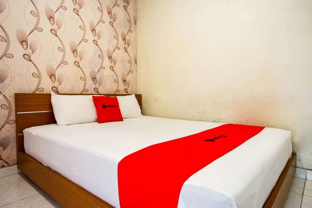 RedDoorz Deluxe Room