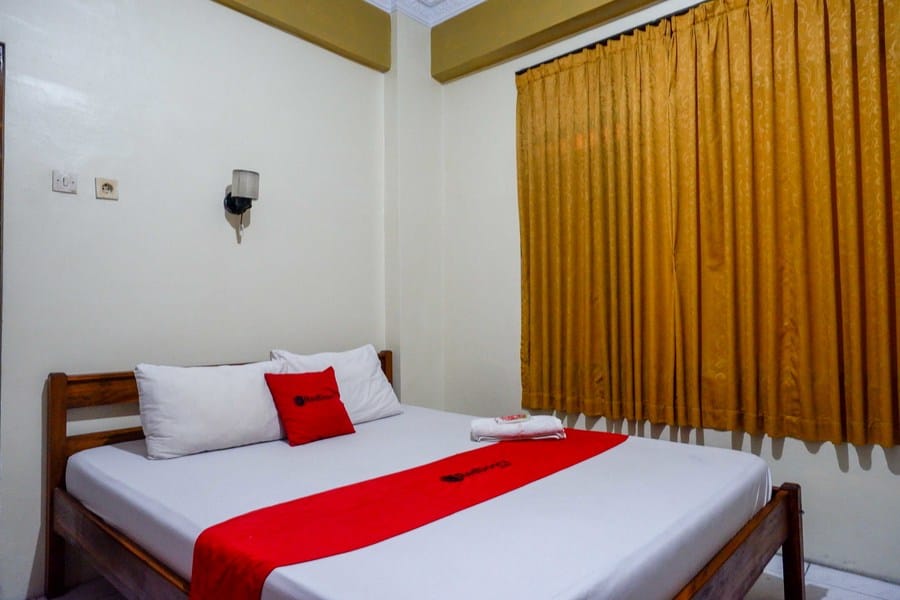 RedDoorz Plus near Alun Alun Selatan
