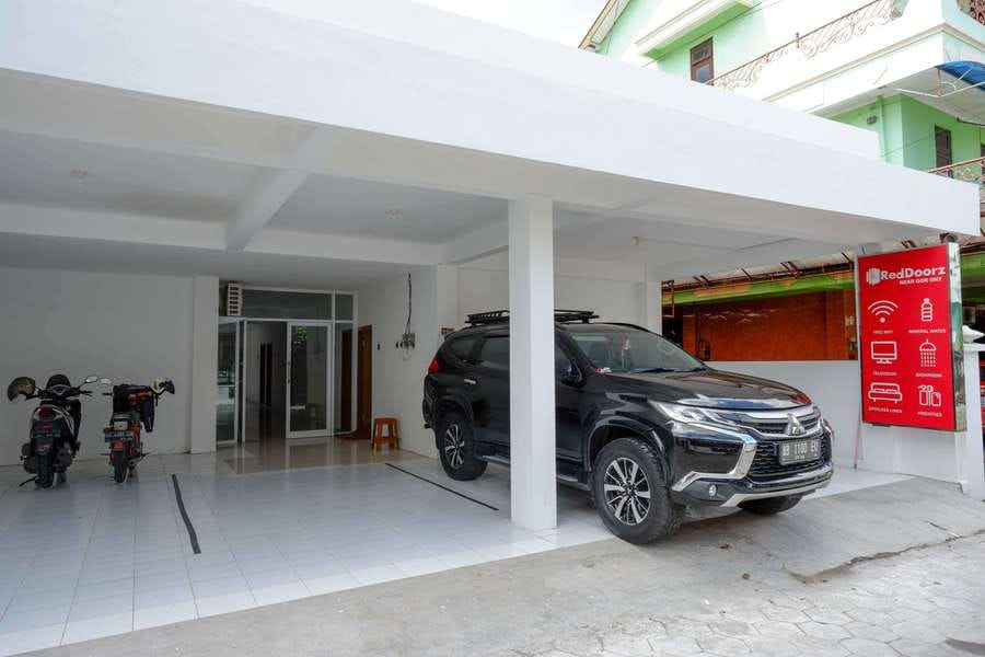 RedDoorz near GOR UNY