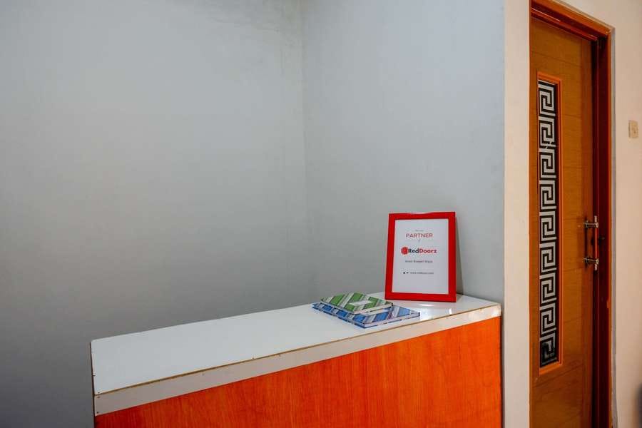 RedDoorz near GOR UNY