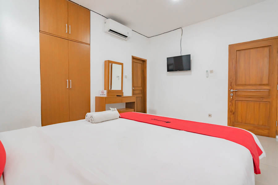 RedDoorz near Exit Toll Moh Toha