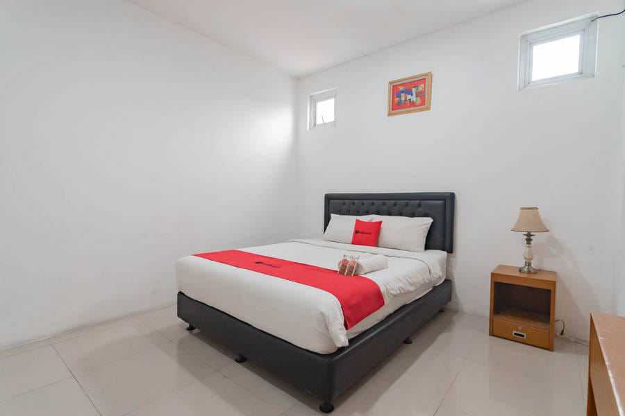 RedDoorz near Exit Toll Moh Toha