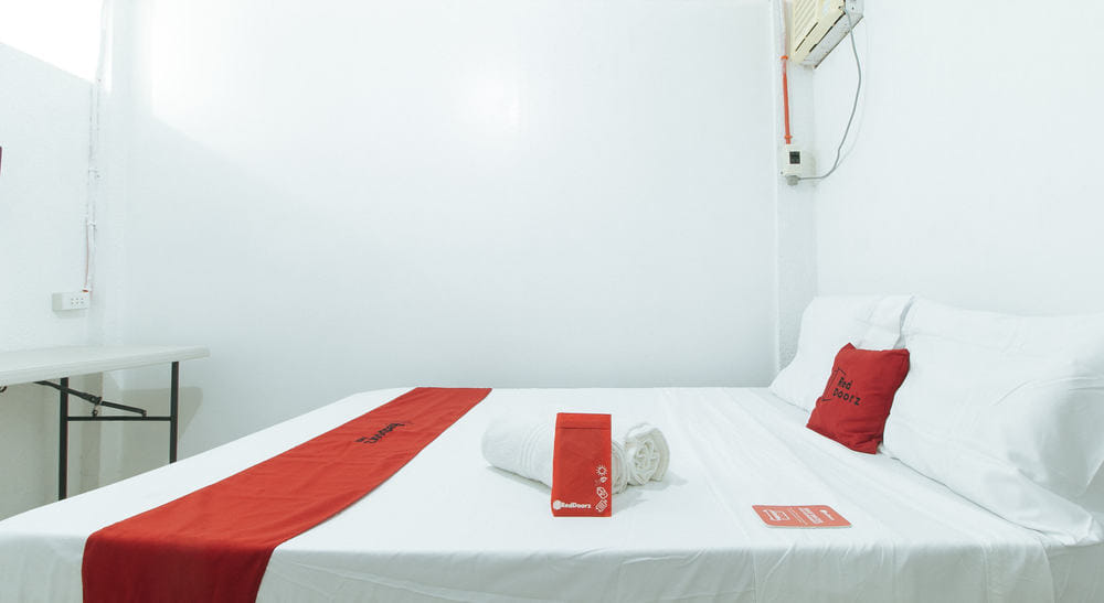 RedDoorz Standard Room